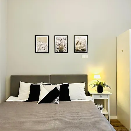 Apartment By The Pier I